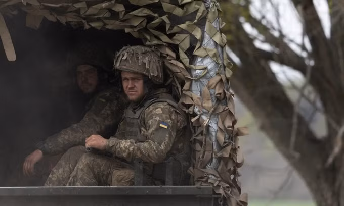 Bộ Tổng tham mưu Quân đội Ukraine có thể đã tính đến yêu cầu cao của lực lượng đặc biệt, nên đã không đưa dân thường vào, mà chỉ đưa một số binh lính của lực lượng Vệ binh Quốc gia, chưa qua huấn luyện quân sự cơ bản, thậm chí còn chưa biết cách bắn súng gia nhập lực lượng.