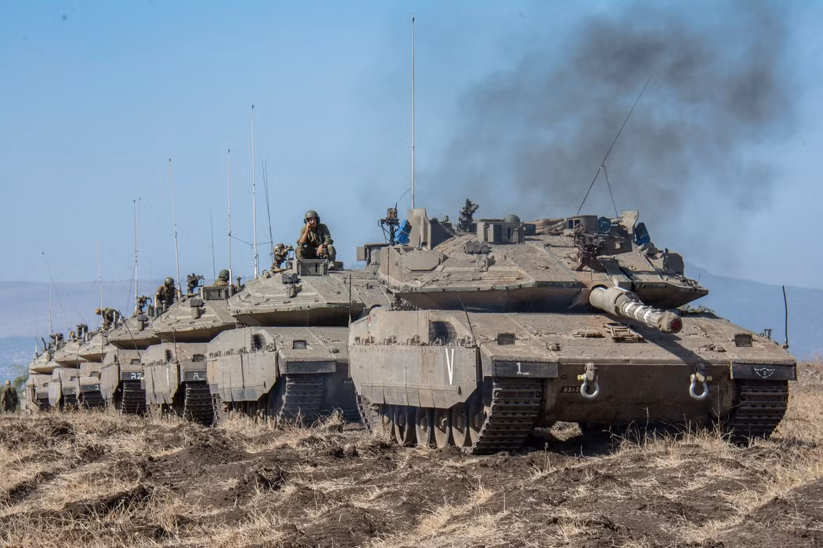 Các cuộc chiến tranh mà Israel tham gia thường xuyên, đã tạo ra một nguồn kinh nghiệm chiến đấu phong phú, dẫn đến các phiên bản Merkava mới và ngày càng được cải tiến.