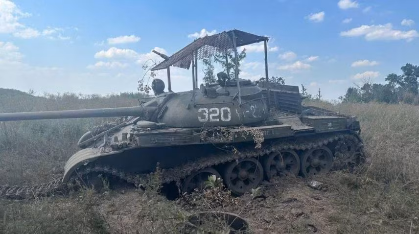 Về lý do tại sao loại xe tăng T-54/55 lạc hậu ít tổn thất nhất, là do Quân đội Nga không sử dụng loại xe tăng kiểu cũ này, để tham gia làm phương tiện đột kích tiền tuyến, mà chỉ là phương tiện hỗ trợ hỏa lực trực tiếp cho bộ binh, giống như pháo bắn ngắm trực tiếp ở phía sau chiến tuyến, dẫn đến tổn thất đương nhiên là ít hơn.