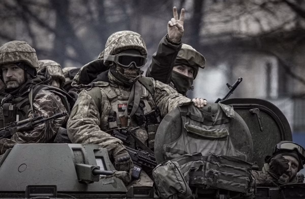 Phía Quân đội Nga, lực lượng tham gia tấn công Bakhmut bao gồm quân đội chính quy, dân quân Donetsk và Lugansk thân Nga, vệ binh Chechnya; nhưng lực lượng chủ lực lại là lực lượng bán quân sự Wagner (phương Tây gọi là lính đánh thuê), được mệnh danh là "Biệt đội tử thần".