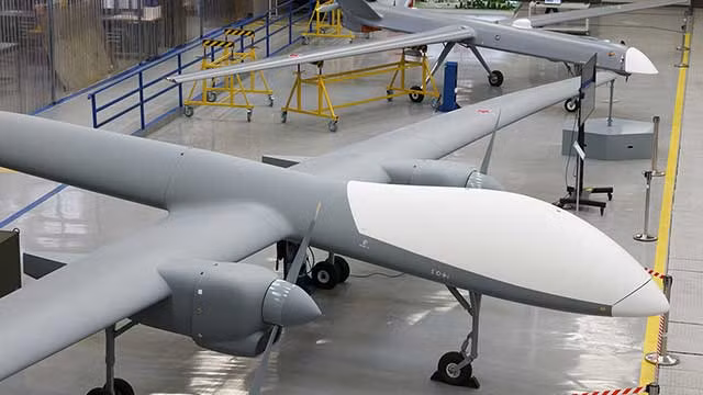 Tuy nhiên, với UAV Sirius sẽ không có hạn chế đó; việc đưa UAV vũ trang vào không phận được biết là có tranh chấp, sẽ là một cách tốt để thu hút và tấn công các hệ thống tên lửa phòng không của Ukraine. 