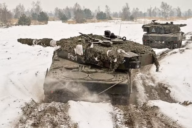 Xe tang Leopard-2 den Bakhmut, quan Nga rao riet 