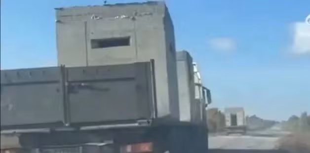 Nga triệt thoái về hữu ngạn sông Dnepr, sẵn sàng đấu pháo với Ukraine - Hình 2 Nga triet thoai ve huu ngan song Dnepr, san sang dau phao voi Ukraine-Hinh-2