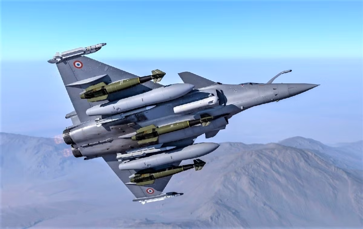 Quyết định mua Rafale, một máy bay chiến đấu có thiết kế cũ hơn và kém hiệu quả hơn về mọi mặt so với Su-75 Checkmate và F-35, đã làm dấy lên tin đồn rằng, thương vụ này có thể là một phần của nỗ lực phá hoại ngành công nghiệp quốc phòng Nga”; hết lời dẫn.
