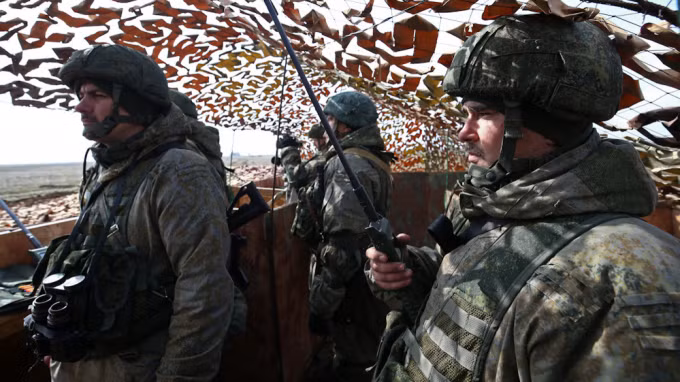 Hiện các cuộc tấn công đơn lẻ của quân đội Ukraine vào Donbass, có khả năng chủ yếu thăm dò điểm yếu trong việc phòng thủ của DPR và LPR và gây tình trạng căng thẳng cho hai nước cộng hòa này; còn theo dự báo, Quân đội Ukraine có thể chưa sẵn sàng mở cuộc tiến công tổng lực vào Miền Đông nước này.