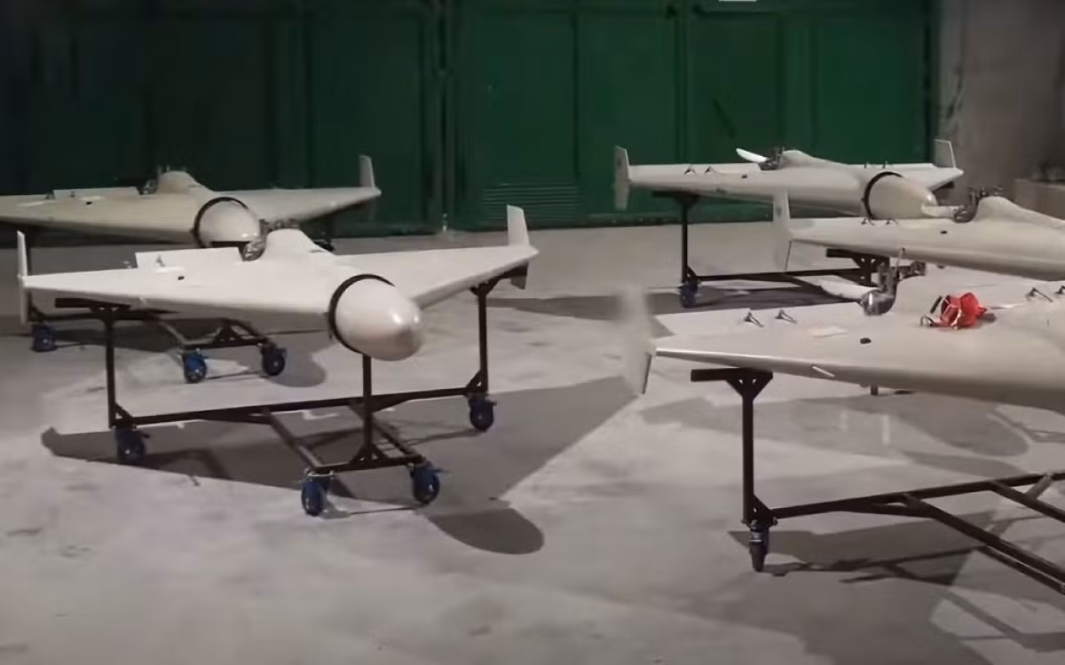 Trước đó phía Nga cũng đã nhiều lần cải tiến UAV Shahed-136 của Iran, trong đó nổi bật nhất là việc điều chỉnh để Shahed-136 có thể hoạt động được trong điều kiện thời tiết lạnh dưới 0 độ C ở khu vực Đông Âu và đặc biệt là hệ thống dẫn đường vệ tinh.