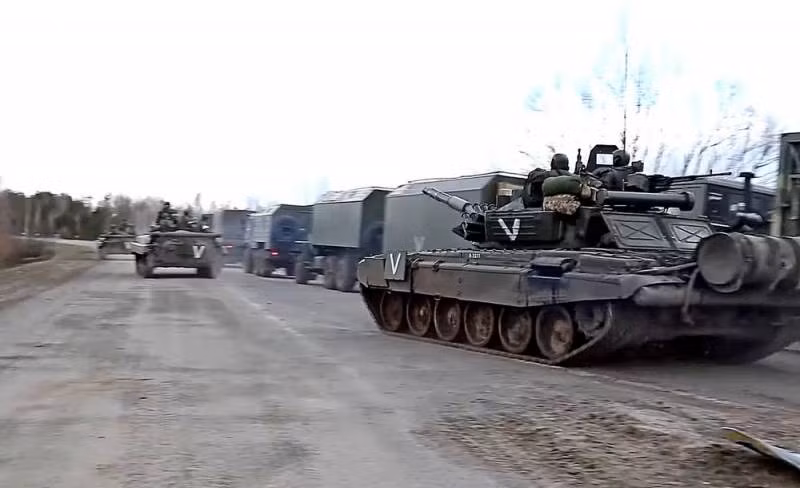 Ông Karasev cũng đánh giá tình hình của Quân đội Ukraine ở hầu hết các hướng của mặt trận đang vô cùng khó khăn. Quyền chủ động chiến lược đang hoàn toàn thuộc về Nga; hiện họ đang có lợi thế ở Avdiivka, Marinka và cũng như đang tiến về hướng Kupyansky (Nguồn ảnh: Topwar, Forbes News, Sputnik). 