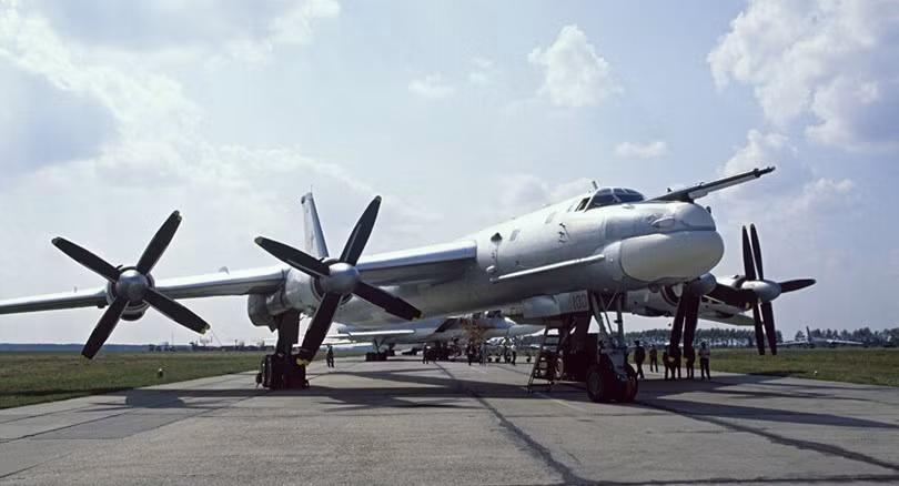 Một tính năng chính của Tu-95MSM là khả năng thực hiện các cuộc tấn công có điều khiển chính xác bằng tên lửa hành trình Kh-101 và Kh-102. Đặc biệt, tên lửa Kh-101 là một vũ khí nổi bật, được biết đến với tầm bắn và độ chính xác đáng kinh ngạc. 