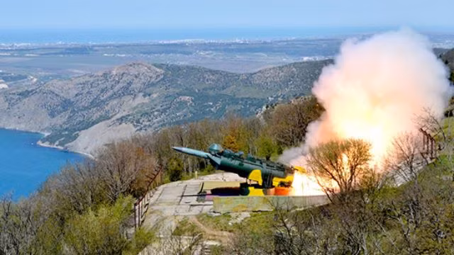 Hiện Quân đội Nga vẫn sử dụng hai tổ hợp này, lần lượt nằm ở bán đảo Crimea và đảo Kildin ở Biển Barents. Sau khi Nga sáp nhập Crimea vào năm 2014, Object-100 ở Crimea được tái lập và được sử dụng thường xuyên để phóng tên lửa.