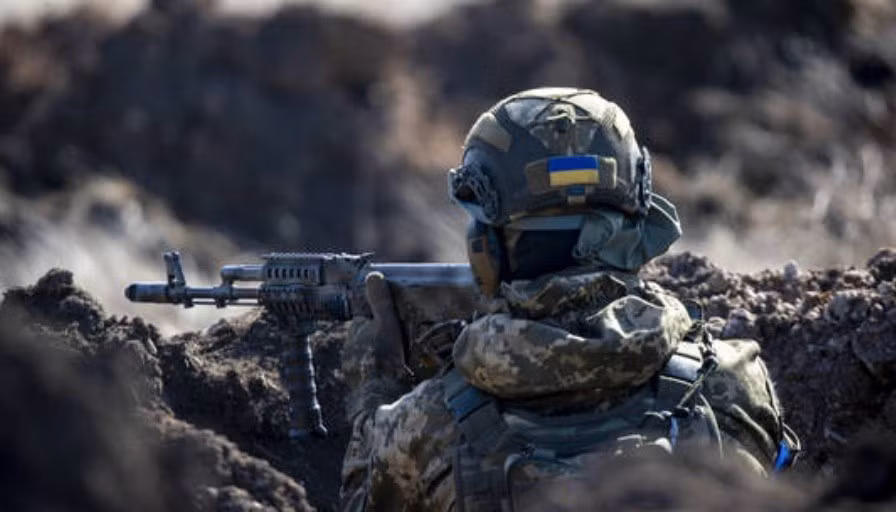 Theo Bộ Tổng tham mưu Quân đội Ukraine, bộ chỉ huy đã không ra lệnh kịp thời cho các đơn vị của họ, rút khỏi Lyubimovka, với hy vọng rằng quân Nga sẽ không thể bao vây họ, và nếu bị bao vây chắc chắn sẽ bị chọc thủng. Tuy nhiên, mọi nỗ lực phá vây đều bị Quân đội Nga ngăn chặn.