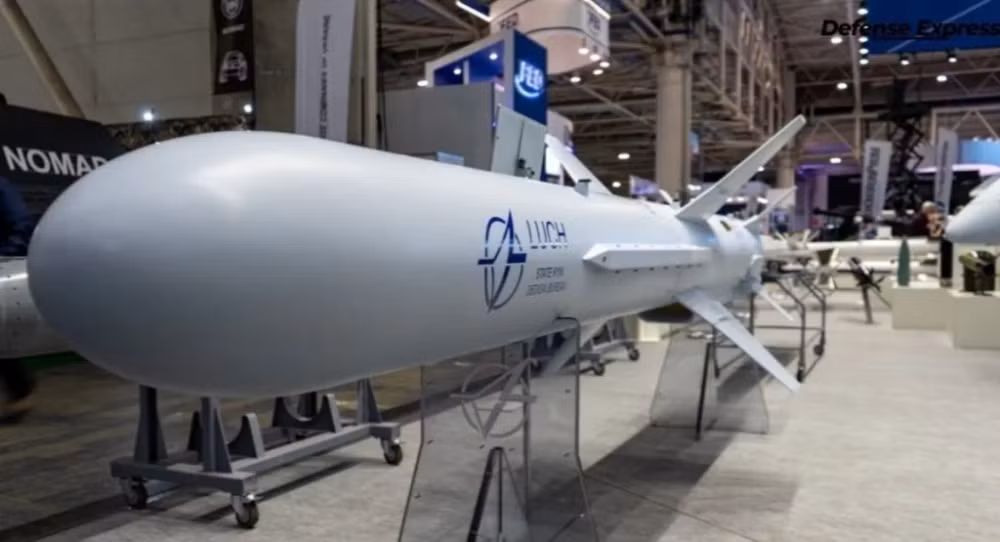 “Ukraine hiện đang sản xuất tên lửa chống hạm Neptune, chống tăng Stugna và Corsair với số lượng đang tăng lên đáng kể, đủ đáp ứng cho yêu cầu của quân đội ở mặt trận. Nhưng bạn thậm chí không thể tưởng tượng được chúng tôi đang sản xuất bao nhiêu; đó là một con số rất lớn”, ông Zelensky nói.