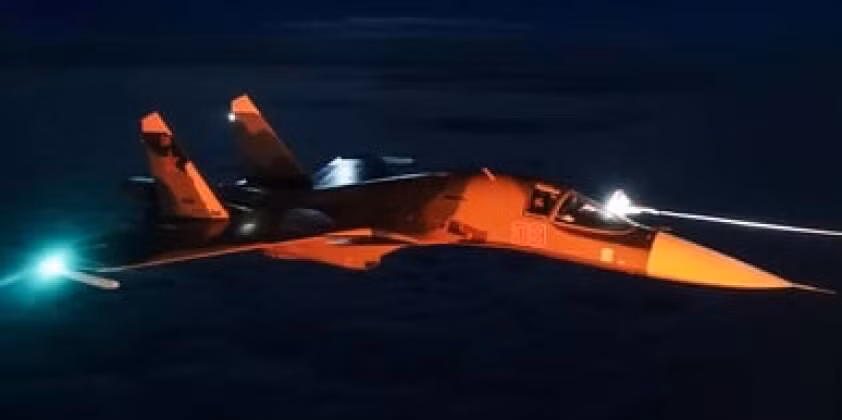 Tiêm kích bom Sukhoi Su-34 là loại máy bay tiêm kích ném bom và tấn công tiên tiến 2 chỗ ngồi, mục đích thiết kế Su-34 làm nhằm thay thế loại tiêm kích bom Su-24, được thiết kế vào thập niên 1980. Khả năng mang vũ khí của Su-34 so với các máy bay chiến đấu khác của Nga là hoàn toàn vô song.