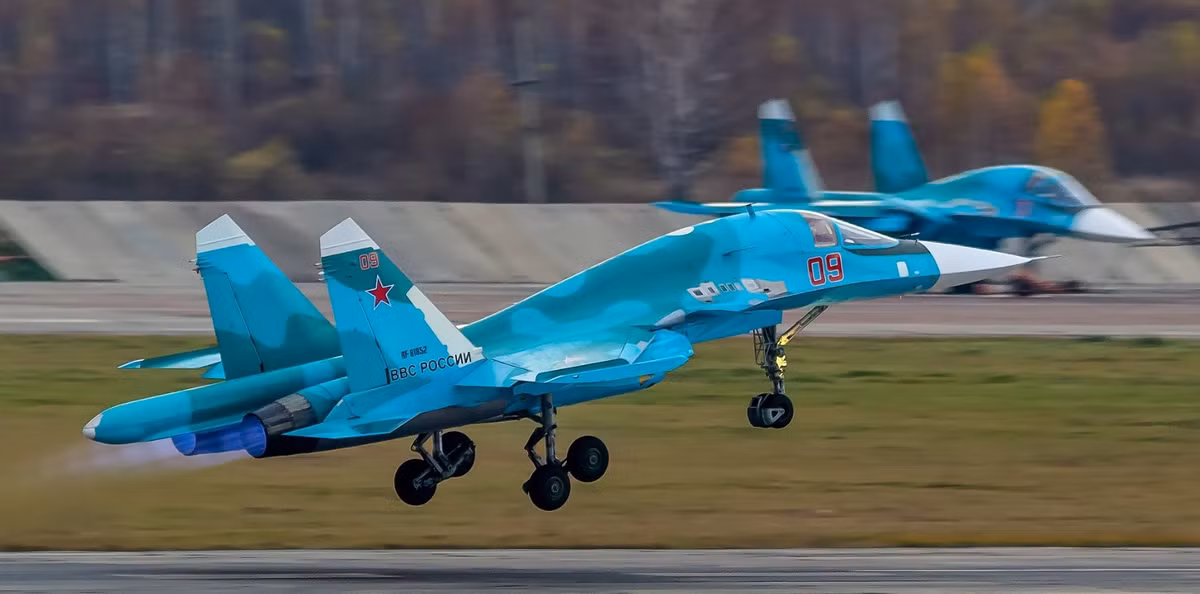 Su-34 được đưa vào hoạt động trong Không quân Nga từ năm 2014 và mặc dù nó được coi là máy bay chiến đấu tấn công hàng đầu, nhưng được thiết kế chủ yếu cho các nhiệm vụ sử dụng tên lửa tấn công tầm xa, nhằm tiêu diệt các mục tiêu của NATO ngoài lãnh thổ Nga. 