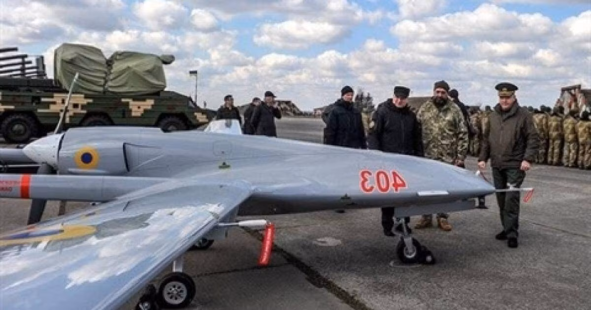Tờ Milliyet của Thổ Nhĩ Kỳ còn cho rằng, số UAV TB2 đã sử dụng hệ thống tác chiến điện tử trên máy bay, do đó chúng trở nên vô hình trước các hệ thống phòng không của các nước cộng hòa tự xưng vùng Donbass.