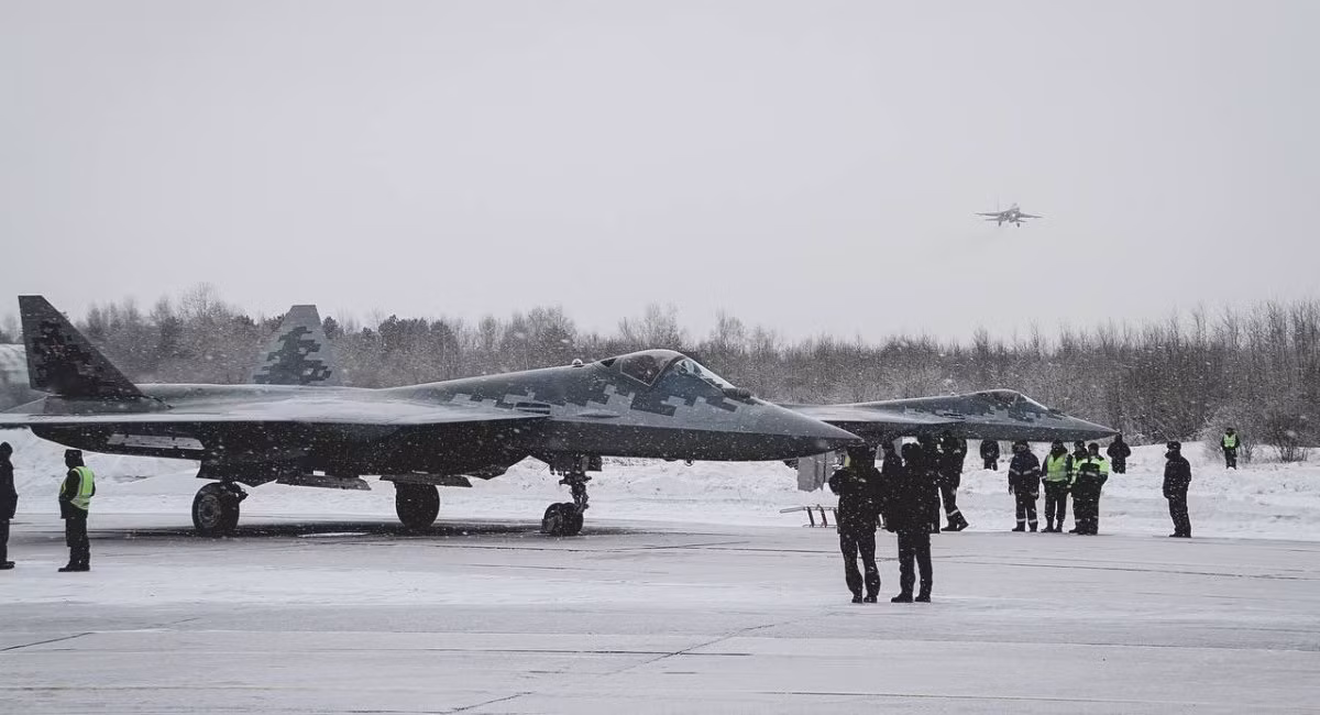 Tình báo Ukraine cho biết thêm, Lực lượng Hàng không vũ trụ Nga chỉ có một số đơn vị máy bay chiến đấu Su-57. Những máy bay như vậy được sử dụng để tấn công lãnh thổ Ukraine bằng tên lửa hành trình loại Kh-59 và Kh-69.