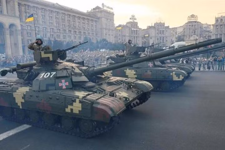 Ukraine là quốc gia triển khai lực lượng xe tăng lớn nhất ở châu Âu với 800-950 chiếc, gần 90% trong số đó là biến thể của T-64, trong đó ước tính có khoảng 720-750 chiếc đang hoạt động.