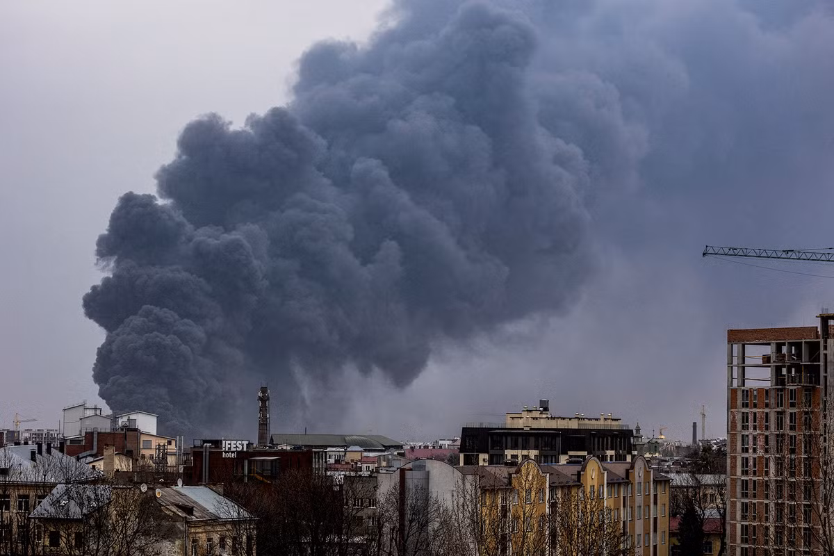 Nhưng ở một góc độ khác, theo thông tin được công khai, thì hai doanh nghiệp quân sự lớn của Ukraine bị Quân đội Nga liên tiếp tấn công hồi giữa tháng 4, đều có liên quan đến việc chế tạo tên lửa chống hạm Neptune.