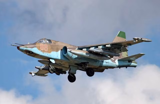 Su-25 là loại máy bay phản lực cận âm, một chỗ ngồi, hai động cơ của Liên Xô, hiện vẫn có trong biên chế chiến đấu ở hàng chục quốc gia, hầu hết đều thuộc các nước có ngân sách quốc phòng hạn chế và vẫn đủ khả năng duy trì khả năng bay của loại máy bay này. 