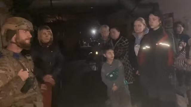 Các phương tiện truyền thông trước đó đã đưa tin rằng, Tiểu đoàn Azov và hàng trăm cư dân còn lại, đã ẩn náu trong các tầng ngầm tại Nhà máy thép. Nhưng nếu chỉ dựa trên hình ảnh vệ tinh chụp hôm 29/4, không rõ liệu có bất kỳ cuộc tấn công quân sự nào, có phá hủy các tầng hầm dưới lòng đất ở đó hay không?