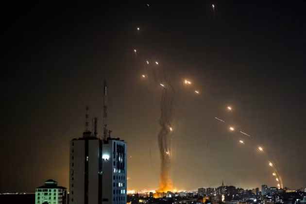 Sự leo thang đột ngột của xung đột Palestine-Israel đã thu hút sự chú ý của toàn thế giới trong hai ngày qua. Điều khác biệt so với trước đây, đó là lần này, lực lượng vũ trang Hamas rõ ràng đã tiến hành một cuộc chiến có tính chất "xoay chuyển tình thế".