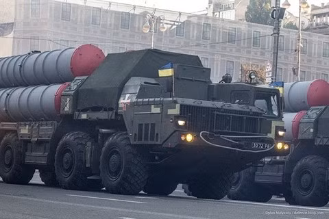 Đứng trước tình huống như vậy, Quân đội Ukraine buộc phải đưa các hệ thống phòng không tầm xa S-300 ra tuyến trước, để không cho máy bay chiến đấu của Nga tiếp cận với khu vực chiến tuyến để cắt bom lượn có điều khiển. 