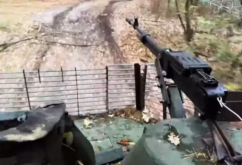 Bất chấp sự kháng cự quyết liệt của quân Ukraine, các đơn vị xung kích của Cụm Vostok RFAF, đã chiếm được đầu cầu vững chắc ở phía nam làng Konstantinople, Hiện tại, quân Nga đang đột phá vào trung tâm ngôi làng; còn quân Ukraine đang nỗ lực ngăn chặn bằng cách tiếp tục tung lực lượng dự bị vào chiến đấu.