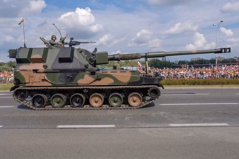 Do những ưu việt trên chiến trường, nên vào tháng 6 năm ngoái, có thông tin cho rằng, Quân đội Ukraine đã đặt hàng thêm 60 khẩu Krab với giá 700 triệu USD. Tuy nhiên, vẫn chưa rõ, liệu khẩu Krab nào trong số này, đã được chuyển giao cho Quân đội Ukraine hay chưa? 
