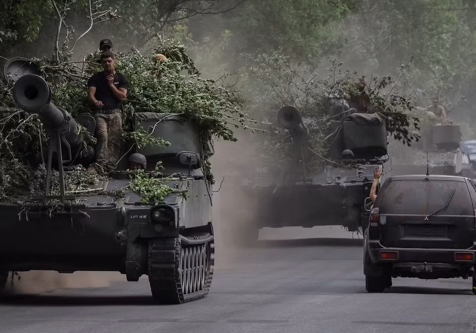 Quân đội Ukraine cho đến nay đã nhận được hơn 800 khẩu pháo các loại từ các nước phương Tây, bao gồm từ súng cối, lựu pháo và nhiều hệ thống tên lửa. Nhiều vũ khí trong số này đã bị quân đội Nga phá hủy hoặc thậm chí thu giữ.