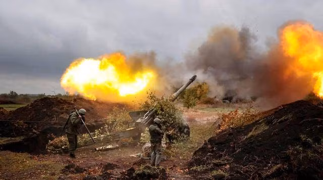 Theo một số nhà quan sát quân sự, các đoàn xe tăng, xe bọc thép của quân Ukraine đã bị pháo binh Nga bắn chặn trên đường cơ động tiếp cận mục tiêu. Đến sáng ngày 9/11 (theo giờ địa phương), quân Ukraine vẫn chưa củng cố được đầu cầu.