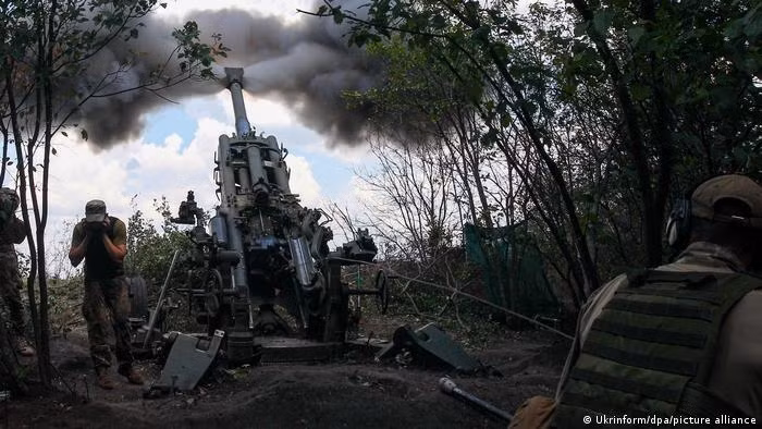 Truyền thông Nga đưa tin, quân đội Ukraine tiếp tục pháo kích vào khu vực đập Kakhovka, Korsenka và những nơi khác ở Kherson. Đây là nơi đặt các tuyến phòng thủ do quân đội Nga xây dựng ở bờ đông sông Dnieper.