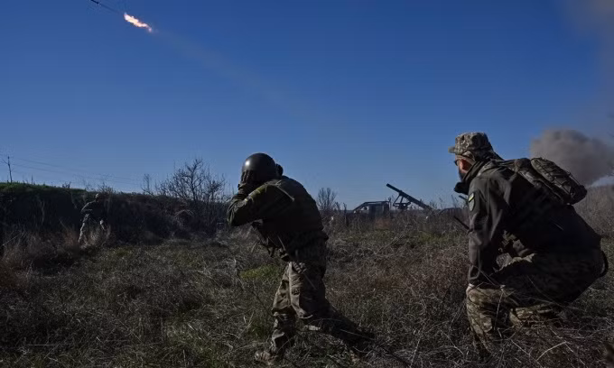 Trong đó, Lữ đoàn xung kích đường không 46 tổ chức tăng viện về hướng Donetsk, Lữ đoàn 47 tăng viện về hướng Avdiivka, Lữ đoàn cơ giới 116 tăng cường về phía đông cho hướng Donetsk; Lữ đoàn bộ binh cơ giới 115 tăng cường cho mặt trận Kupyansk ở hướng bắc.