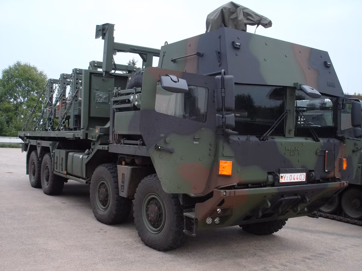 Một phương tiện vận tải được các nguồn tin Nga xác định là “xe chở bệ phóng Patriot” đã gây ra tranh luận. Các chuyên gia Ukraine cho rằng, phương tiện được mô tả không khớp với đặc điểm điển hình về xe phóng Patriot. Họ cho rằng nó trông giống xe tải MULTI LKW 15t do Đức cung cấp cho Ukraine, hơn bất kỳ loại xe bệ Patriot nào được biết đến.