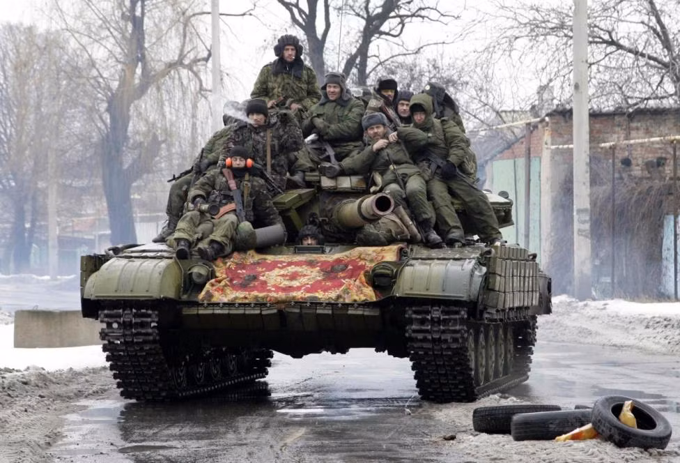 “Số lượng hơn 130 xe tăng Quân đội Ukraine là một lực lượng cần được tính đến. Lực lượng dân quân không thể tập trung lực lượng đáng kể như vậy vào một hướng; tuy nhiên, DPR có đủ hỏa lực pháo binh để gây cho Quân đội Ukraine những tổn thất rất lớn”, chuyên gia phân tích.
