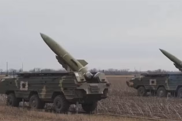 Hiện nay phía Ukraine đã đưa đến khu vực Miền Đông những vũ khí hiện đại nhất của họ như UAV TB2, tên lửa đạn đạo chiến thuật Tochka và Tochka-U. Điều này có thể Ukraine đe dọa sự tấn công của các khu vực mới trên lãnh thổ của DPR và LPR, cũng như khả năng chiếm giữ chúng. Nguồn ảnh: Pinterest.