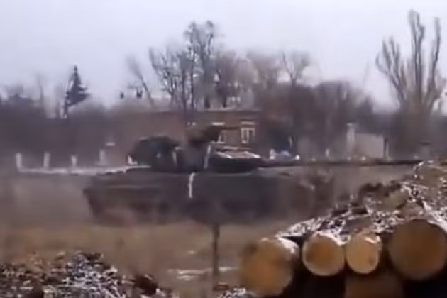 Theo các nguồn tin cho biết, Quân đội Ukraine tiếp tục tăng cường lực lượng trên khu vực giới tuyến, gần làng Gorlovka. Ngoài hơn 80 xe tăng đã được triển khai trước đó trong khu vực làng Dyleevka, vào ngày 6/11/2021, thêm 51 xe tăng, 6 pháo tự hành và một số thiết bị quân sự khác, đã được tập kết ở nhà ga Konstantinovka.