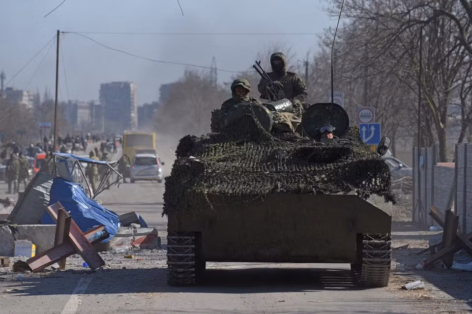 Với việc co cụm lực lượng của quân Ukraine từ các nơi trong thành phố về một số vị trí và còn rất nhiều dân cư vẫn còn ở trong thành phố, chưa thể thoát ra ngoài; do vậy, lực lượng xe tăng và bộ binh sẽ đóng vai trò là lực lượng tấn công chính, của phía quân Nga.