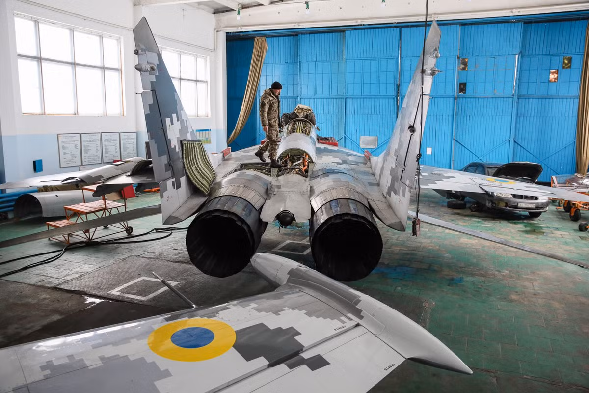 Tuy nhiên sau hơn 30 năm giành được độc lập, quân đội Ukraine đã không hiện đại hóa kho vũ khí phòng không và không quân của mình khiến nhiều vũ khí trở nên lỗi thời.