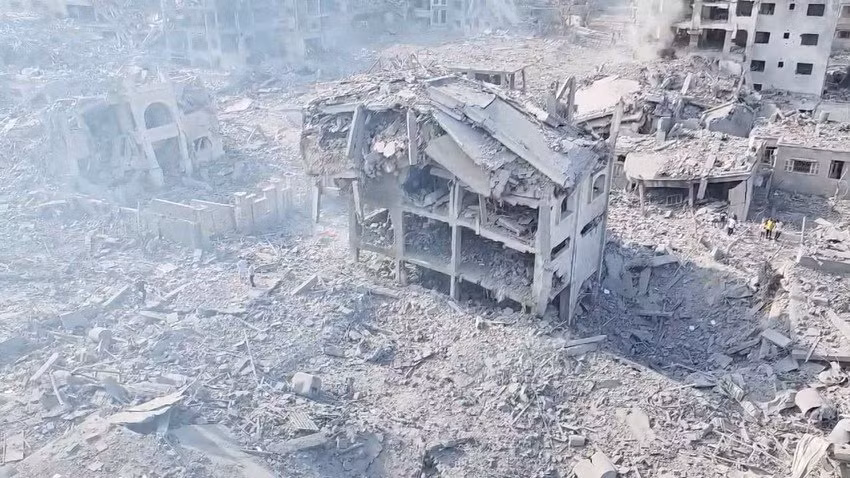 Sau khi bị tấn công bằng bất ngờ bằng tên lửa và các chiến binh của Hamas đột nhập tấn công, IDF đã nhanh chóng thực hiện các biện pháp chống trả. Theo IDF, Không quân Israel đã đi đầu trong việc điều động hơn 60 máy bay chiến đấu các loại, bao gồm F-15, F-16, F-35A, v.v., để tiến hành các cuộc không kích vào các mục tiêu trên Dải Gaza.