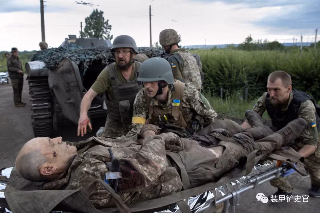 Tuy nhiên, việc quân Ukraine chủ động phản công, cũng là cơ hội để quân Nga tiến hành sát thương quân Ukraine ngoài công sự; vì từ trước đến nay, quân Ukraine chỉ dựa vào các công sự ở các thành phố để phòng ngự. Nay họ phản công, sẽ không còn công sự che chắn; đây là lúc hỏa lực pháo binh và không quân của Nga thể hiện sức mạnh tổng hợp.