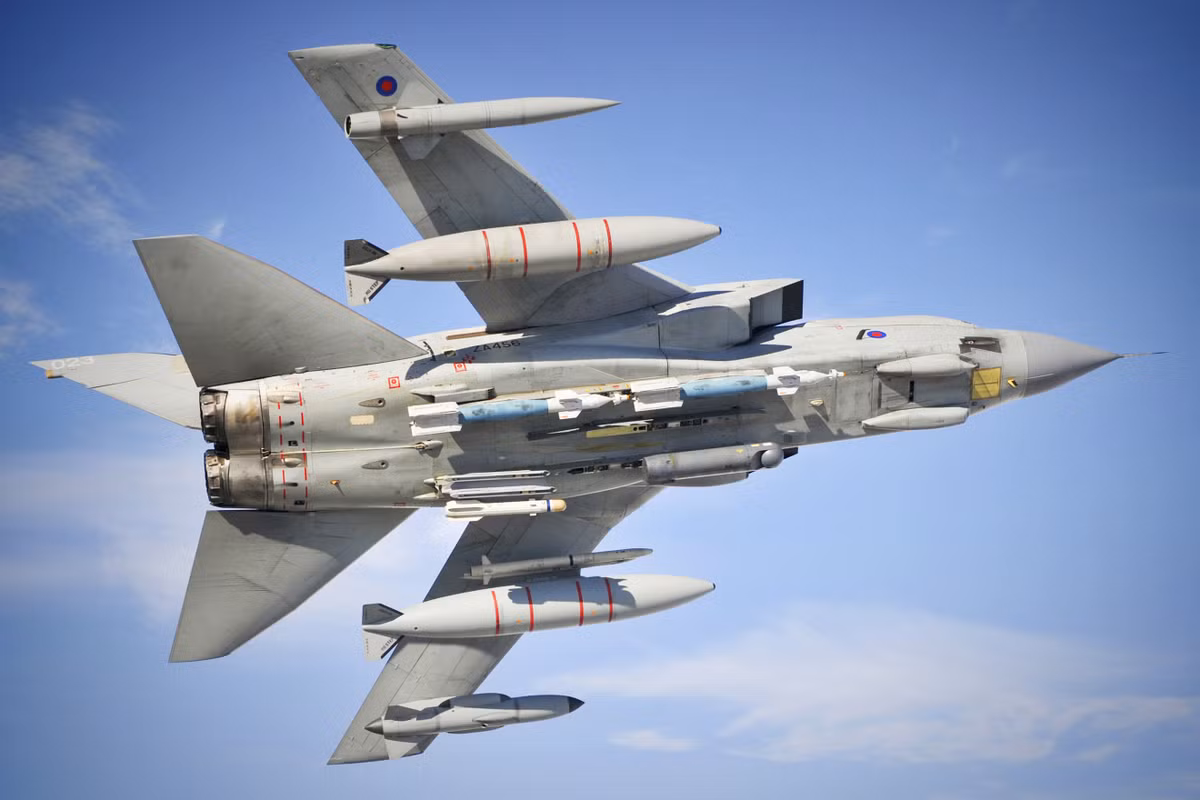 Tornado là máy bay thế hệ thứ tư và được đánh giá là một trong những máy bay chiến đấu thế hệ thứ tư kém nhất so với Liên Xô và Mỹ. Trong trận chiến trên, MiG-29 đã sử dụng tên lửa R-60, cho thấy đây là một cuộc giao tranh tầm gần và điểm yếu chí tử của Tornado đó chính là khả năng cơ động hạn chế. 