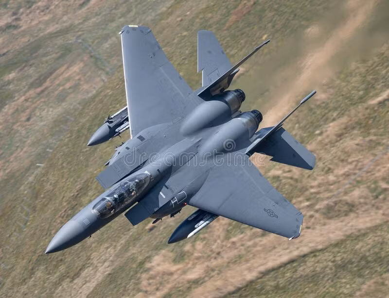 Theo phân tích của các chuyên gia, qua sự kiện trên thấy rằng, máy bay chiến đấu F-15E của Mỹ cũng không phải là “con ngáo ộp” trước đối thủ “già dơ” như Nga. Trên thực tế, cả máy bay chiến đấu tàng hình F-35 của Mỹ cũng bị phòng không Nga phát hiện.