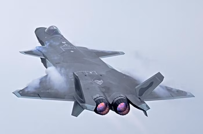 Tướng Không quân Mỹ xem nhẹ chiến đấu cơ tàng hình J-20? - Hình 8 Tuong Khong quan My xem nhe chien dau co tang hinh J-20?-Hinh-8