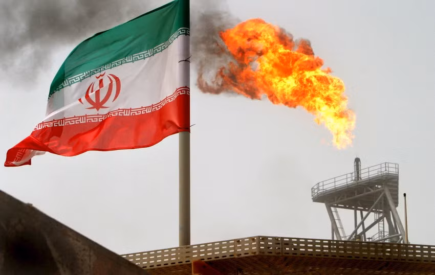Ngoài ra, sức mạnh kinh tế của Iran đứng thứ 7 châu Á cũng là điều tốt, và ngành công nghiệp dầu mỏ của nước này cũng có ảnh hưởng quan trọng đến toàn thế giới. Cuộc khủng hoảng dầu lửa năm 1973 cũng bắt nguồn từ Iran.