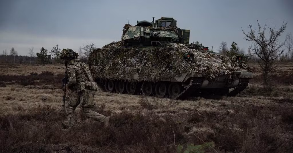 Bản thân Ukraine không có khả năng bảo trì, bảo dưỡng xe chiến đấu bộ binh M2 Bradley, nên không có gì đáng ngạc nhiên khi hệ thống thủy lựcđóng mở cánh cửa của xe gặp vấn đề, do sử dụng quá nhiều và không được bảo dưỡng.