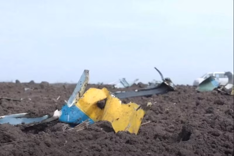Đầu tiên, lực lượng dân quân DPR đã phát hiện một trực thăng Mi-8 của Quân đội Ukraine bay thấp trên Biển Azov về phía thành phố, nhưng chiếc trực thăng xấu số này đã nhanh chóng bị bắn hạ.