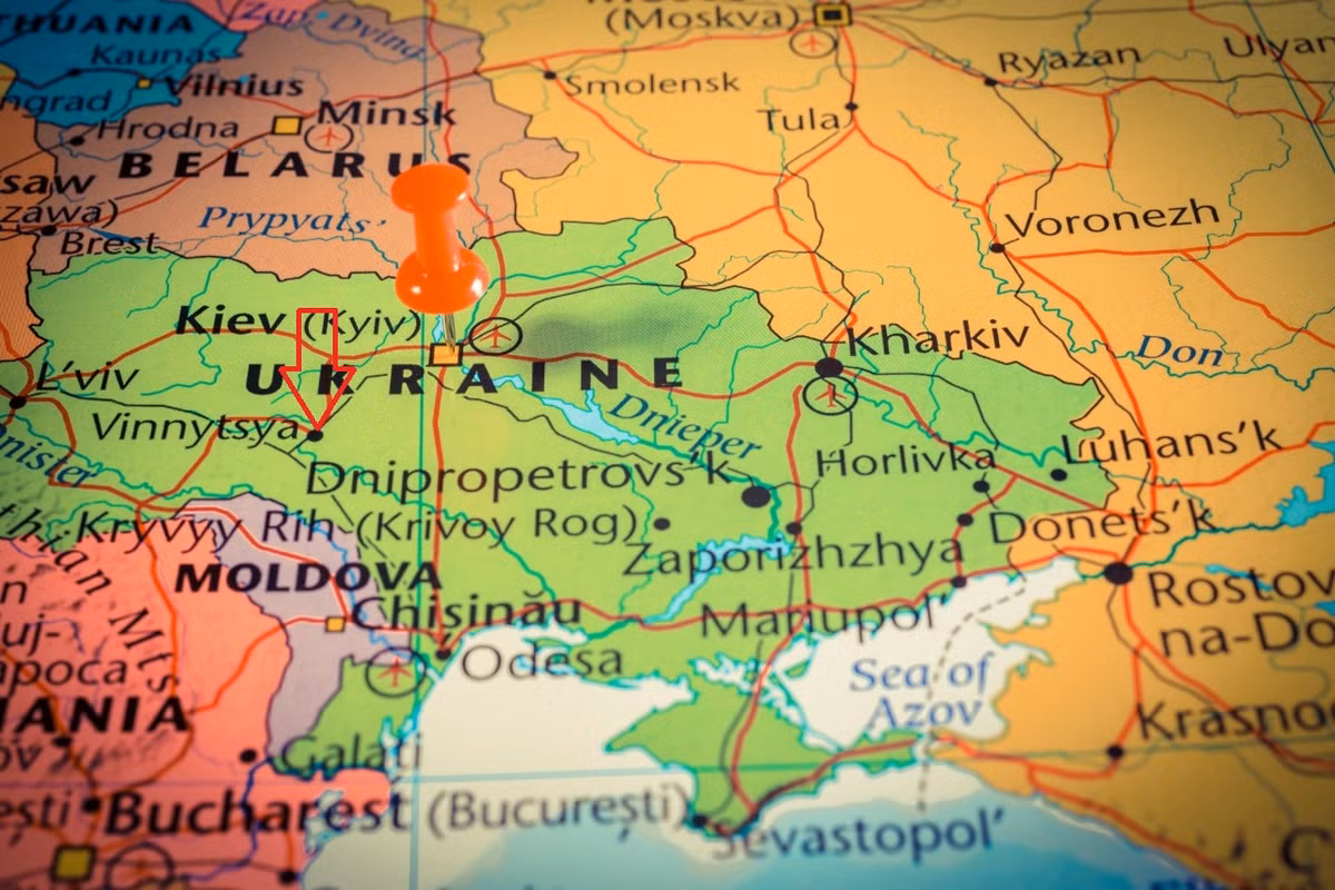 Hiện nay trên phần lãnh thổ Ukraine chỉ còn một sân bay Vinnitsa còn có thể hoạt động được, nhưng đã ngừng hoạt động khoảng một ngày trước, có lẽ là sân bay cuối cùng còn sót lại của Không quân Ukraine.