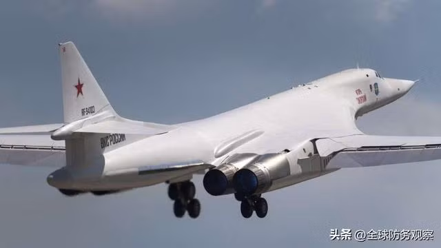 Trong ba loại máy bay ném bom chiến lược trên, thì máy bay Tu-95 và Tu-160 là thành phần quan trọng của lực lượng răn đe chiến lược Nga, có khả năng triển khai vũ khí hạt nhân chiến lược, nên nó là những “cái gai” trong mắt các nước phương Tây.