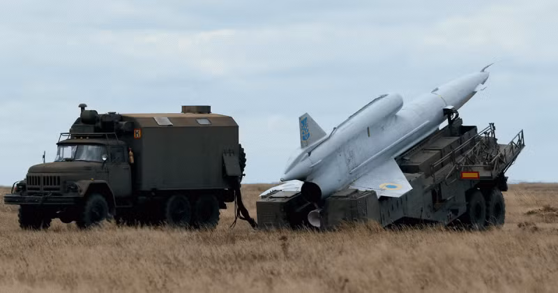 Nếu Quân đội Ukraine sử dụng UAV Tu-141 để phát động một cuộc tấn công theo kiểu “bão hòa”, thì đây sẽ là mối đe dọa cực lớn đối với Nga. Đáng chú ý là kể từ khi xung đột Nga-Ukraine xảy ra, Nga ít chú trọng đến phòng không cục bộ, nên đã bị bất ngờ. 