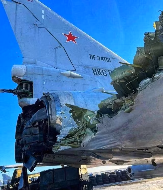 Truyền thông Nhà nước Nga cho biết, cuộc tấn công bằng UAV Tu-141 của Ukraine, đã khiến ba máy bay ném bom bị hư hại, bao gồm 2 máy bay ném bom hạt nhân chiến lược Tu-160M và 1 máy bay ném bom Tu-22M3.