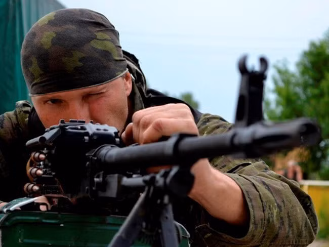Văn phòng báo chí của Quân đội Ukraine tại Miền Đông nhấn mạnh: “Các lực lượng thân Nga cho thấy rằng, họ đang huấn luyện chiến đấu tích cực, để sẵn sàng chiến đấu chống lại Quân đội chính phủ. Ngoài ra đây còn là những nỗ lực che giấu hoạt động tội phạm của họ trước các quan sát viên quốc tế”.